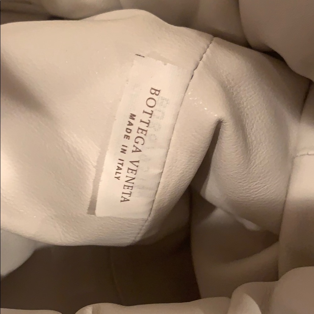 Bottega Veneta white shoulder pouch - Picture 7 of 14